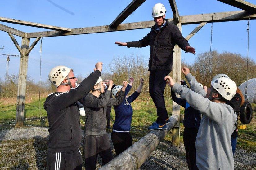 ArchewellBaby's tweet photo. This is the man they are saying can jump out of a plane 🤣🤣🤣🤣🤣 https://t.co/Y3rAZAAwhO