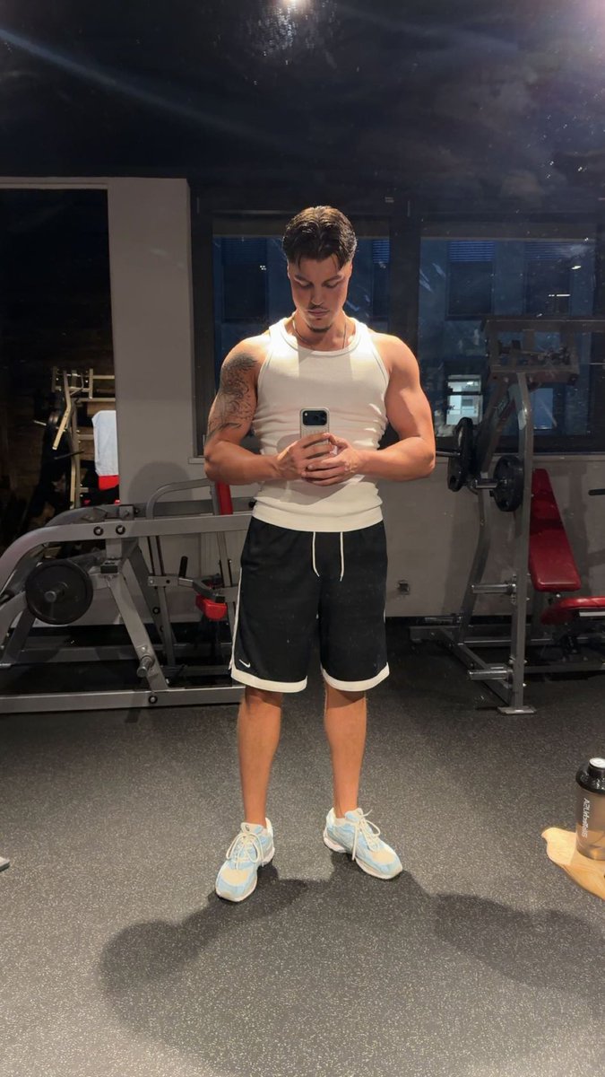 Josipfpc1337's tweet photo. We ready? 6‘6 https://t.co/QhAea836Jk