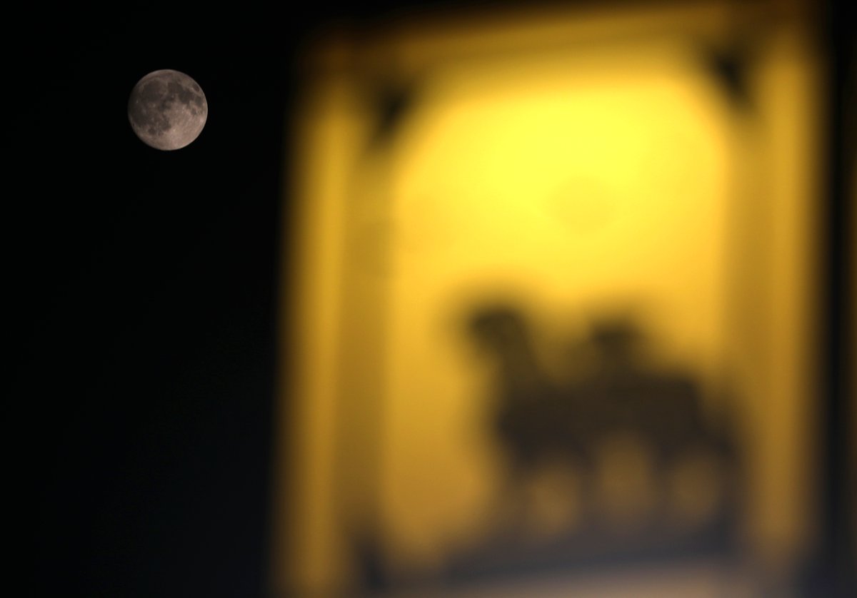 XHespanol's tweet photo. Imágenes de la hermosa luna de #mediootoño en diversas regiones de #China. El Festival del Medio Otoño cayó el 25 de septiembre este año. 
#SobreChina 🇨🇳 #XinhuaNoticias #GaleríaXinhua 📸 https://t.co/gUC4BB6NkZ