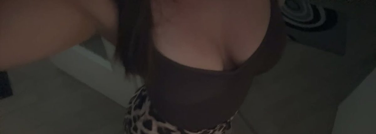 Elisensxx's tweet photo. Qui sera mon soumis ce soir ? 

#soumis #domina #findomgod #moneymiss https://t.co/mYMmeJfeHP