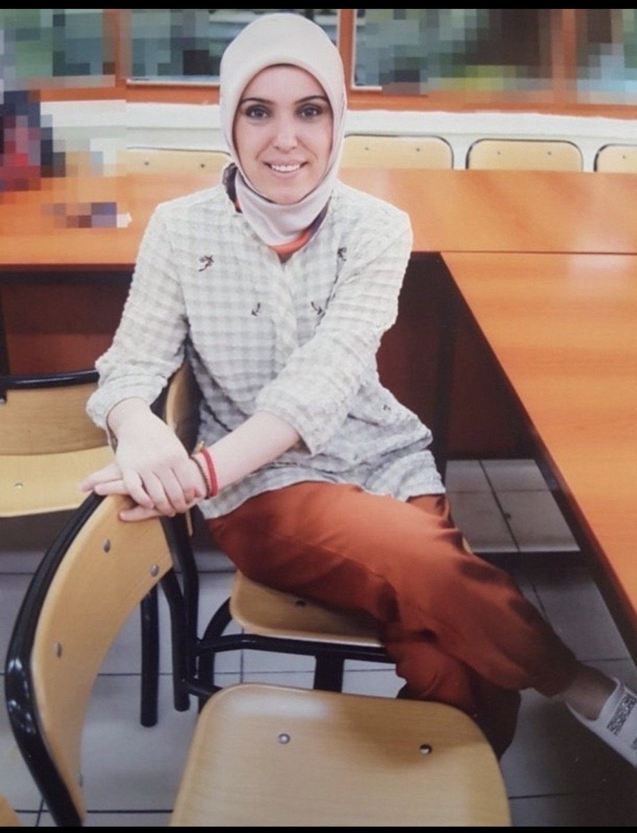 TutsakBebekler's tweet photo. Önce babasız, şimdi annesiz…
Nagehan Yüksel'in 3 çocuğu 2022'den beri annelerini cezaevi kapılarında görüyor.
Bir aile daha kavuşmayı bekliyor.
Çocuklukları annesiz geçmesin!

Vicdanlar Konuşsun
@HemmedAliAslan https://t.co/6Ig6dP7eNs