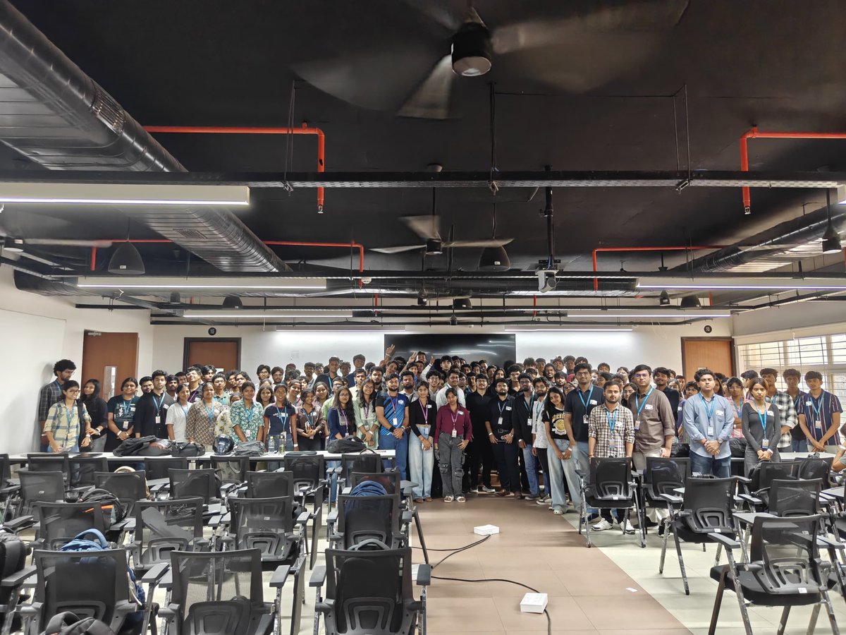 VinayakGavariya's tweet photo. Crazy start of Sarvam Campus at IIT Madras and SRM Today.

Did two hand-son workshops and build-along sessions 

1 day
2 Workshops
350+ attendees 
130+ projects built in 45 minutes.

loved it! https://t.co/qkmGPN6wz5