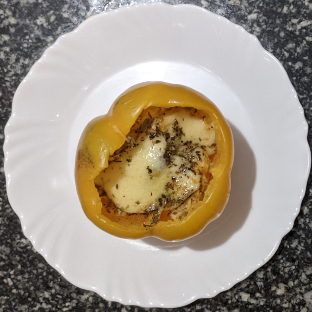 Sttarlo_'s tweet photo. —̳͟͞͞ ☆ A batata recheada + Pimentão recheado. https://t.co/hBgnTk6dXI