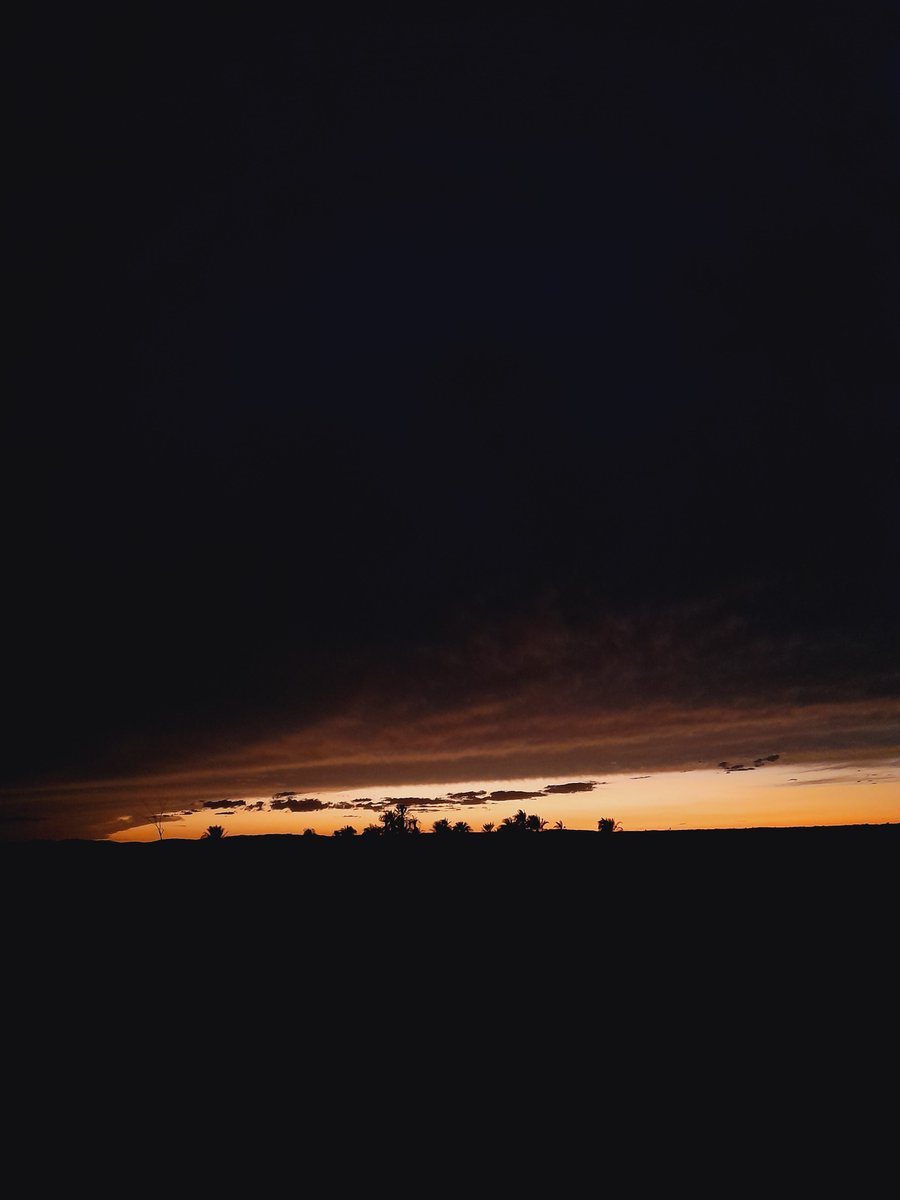 AlEmbarka's tweet photo. "أُسْدِلتْ سُحُبُ الغُرُوبِ سِتَارَهَا"🍂🧡 https://t.co/0zBFRDeC1Q