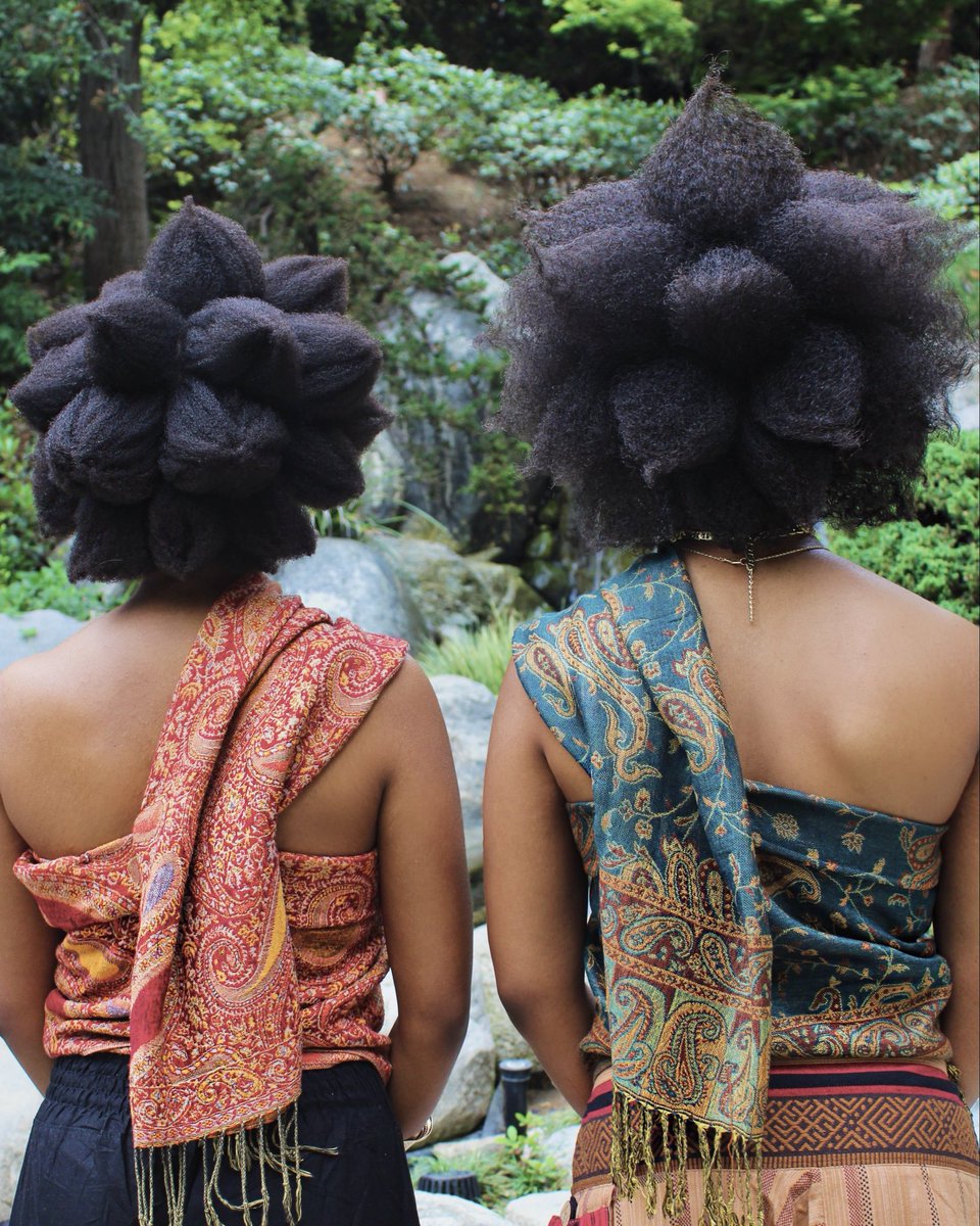 shesasolarbeing's tweet photo. I only realized i made a flower in the back of my head when i looked back at the photos https://t.co/ZznNx4NePb