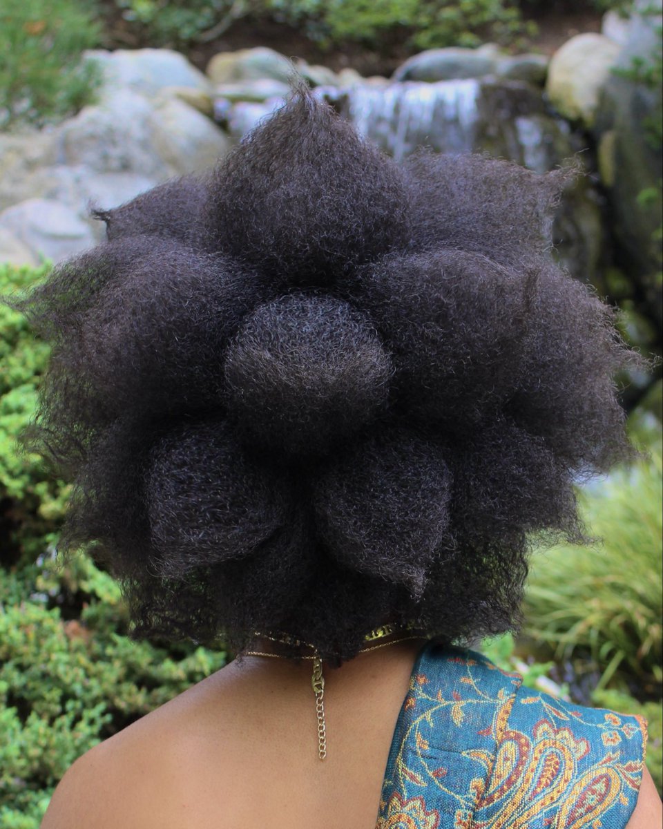 shesasolarbeing's tweet photo. I only realized i made a flower in the back of my head when i looked back at the photos https://t.co/ZznNx4NePb