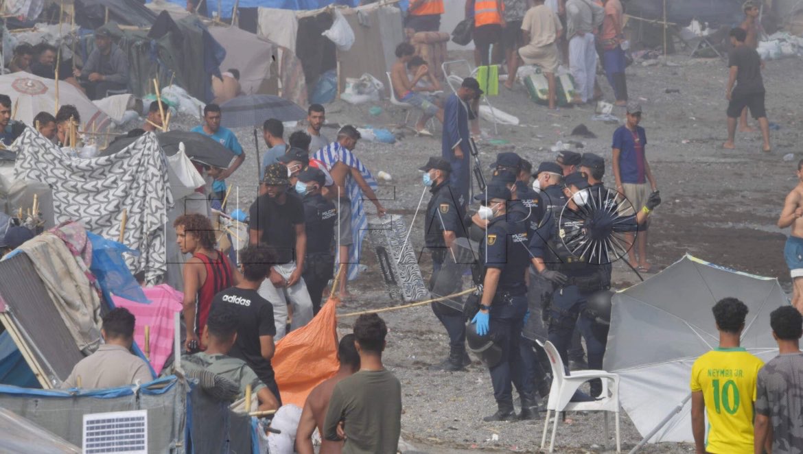 unaicano10's tweet photo. Dos marroquíes acaban de ser detenidos por violar a una niña en la playa del Trampolín tras drogarla y hacerle numerosos cortes en las piernas y la cara

Ha tenido que ser reanimada por la Policía mientras se desangraba de los genitales

El Gobierno “más feminista” de la historia https://t.co/j8hPtz3wmI