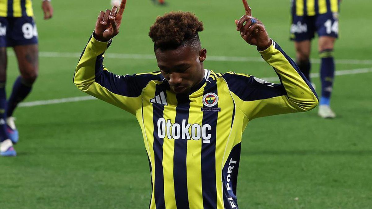 fenerlimete09's tweet photo. İck 3 asist yaptı diye beynimizi ....
Bu çocuk oynasa, 3 gol 3 asist yapar,
8 puan da kaybetmezdin. https://t.co/3sh2Jga9L5