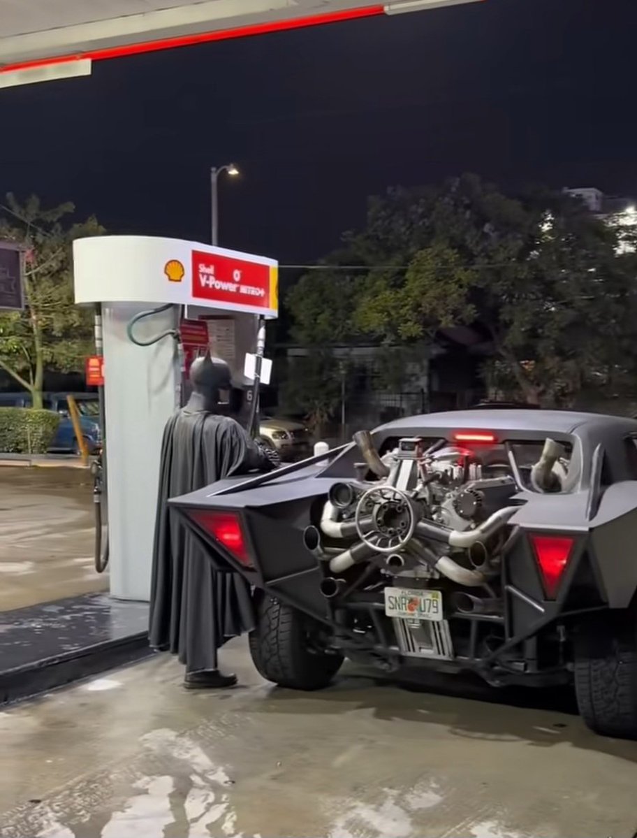 Scott13288468's tweet photo. My bro is BEYOND committed!! 🔥🦇🦇🦇
#TheBatmanPartII https://t.co/QccMUOelp3