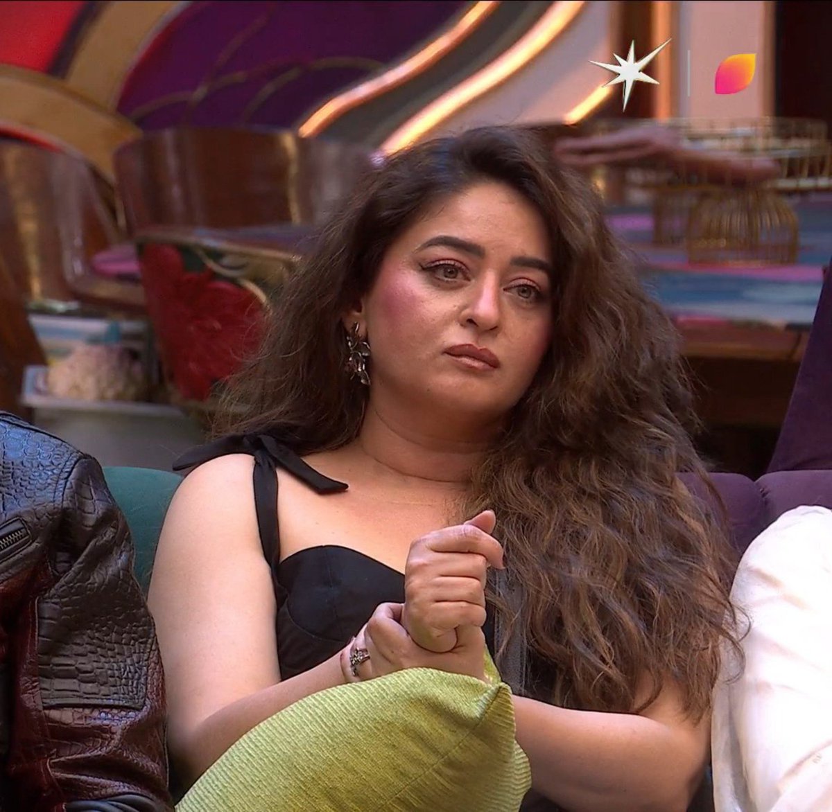 moonlitdianaa's tweet photo. most slappable face is rn is her's only bishhh making weird faces and clapping for qazi like she was fighting for him from day one? she never took a single stand for uditi yet she’s desperate for salman's approval to keep up her fake "mahanta ki devi" act. 🤡

#Biggboss20 #BB20 https://t.co/eiNhbgdolc