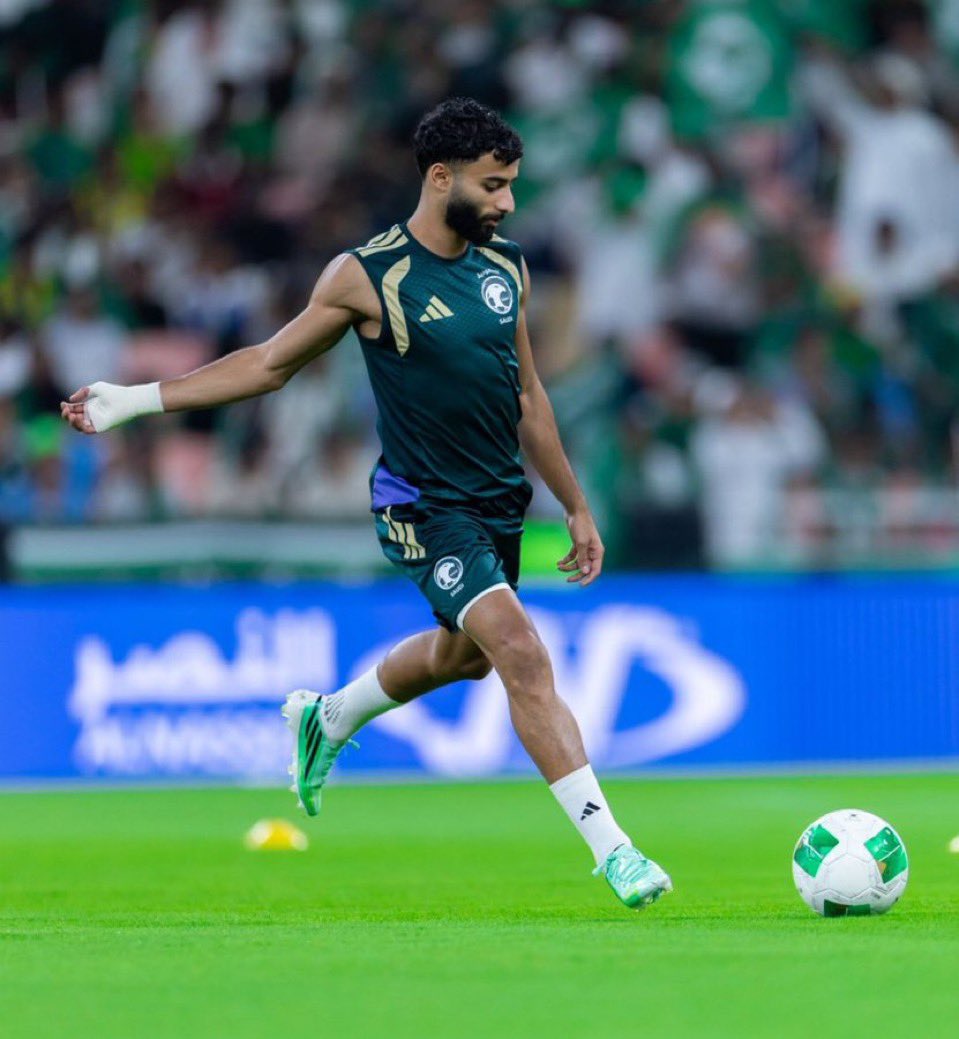 ALMNBHER's tweet photo. مهما جرى مهما حصل مايعزك الا #الاهلي https://t.co/vnY7ZjgHtO