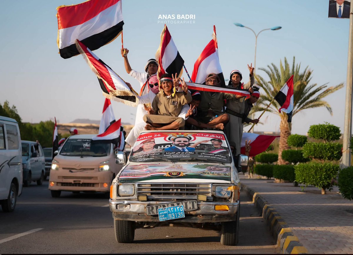 RadmanRadman7's tweet photo. اجمل لقطة ليلية للموكب السبتمبري الجماهيري في شوارع مأرب😍❤️‍🔥

#سبتمبر_مجيد
#مأرب_بيتنا_الكبير https://t.co/tH43tzlMOx