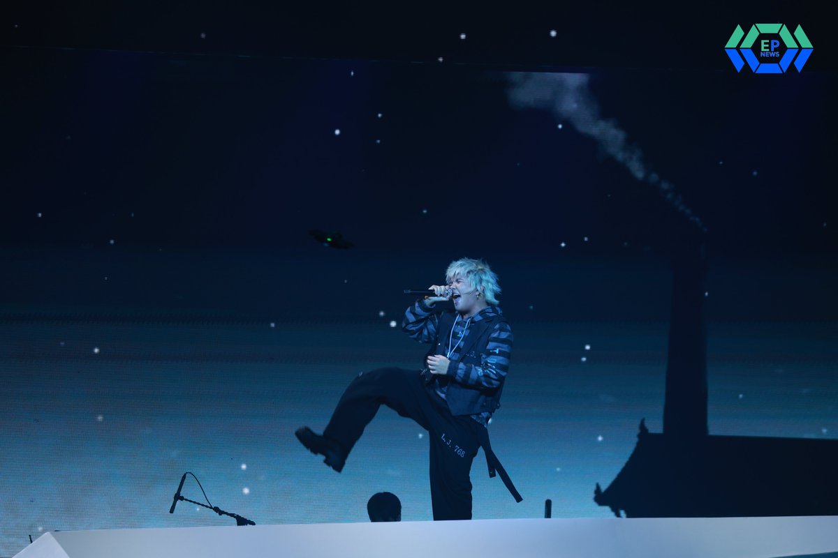 epnewsonline's tweet photo. แขกรับเชิญคนที่สอง "โอ๊ค little john" ในคอนเสิร์ต “เบิ้ม เบิ้ม” Concert ตอน เวรี่ไทย 

#เบิ้มเบิ้ม #เวรี่ไทย
#littleJohn 
#OATPRAMOTE #PONGKOOL #HOHEEHO #โฮ่ฮี้โฮ่ https://t.co/ct2s6GtUwO