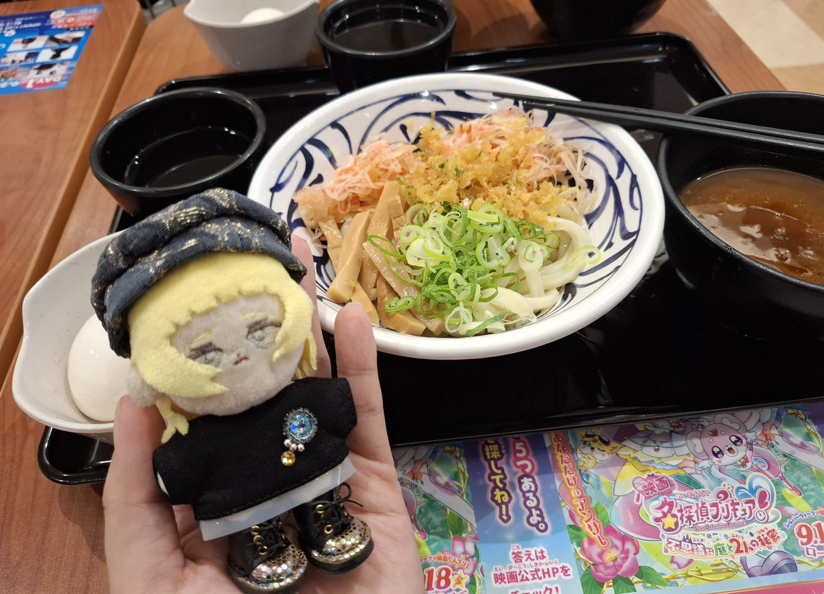 dpple0a's tweet photo. 🎥最終日に見てきた❗️❗️
おもしろかったよ。普通に笑ったけどさ。なんか全体的にずっと薄っぺらい。 事件も言葉も人間も。おどる見てて胸が熱くなるようなシーンはたくさんあったけどさ、そういうのは今回なかったなぁ。
それよりﾊﾅﾏﾙうどんの海老つけ汁めっちゃ濃くておいしくて感動🥺🫰 https://t.co/e76DoDDj5R