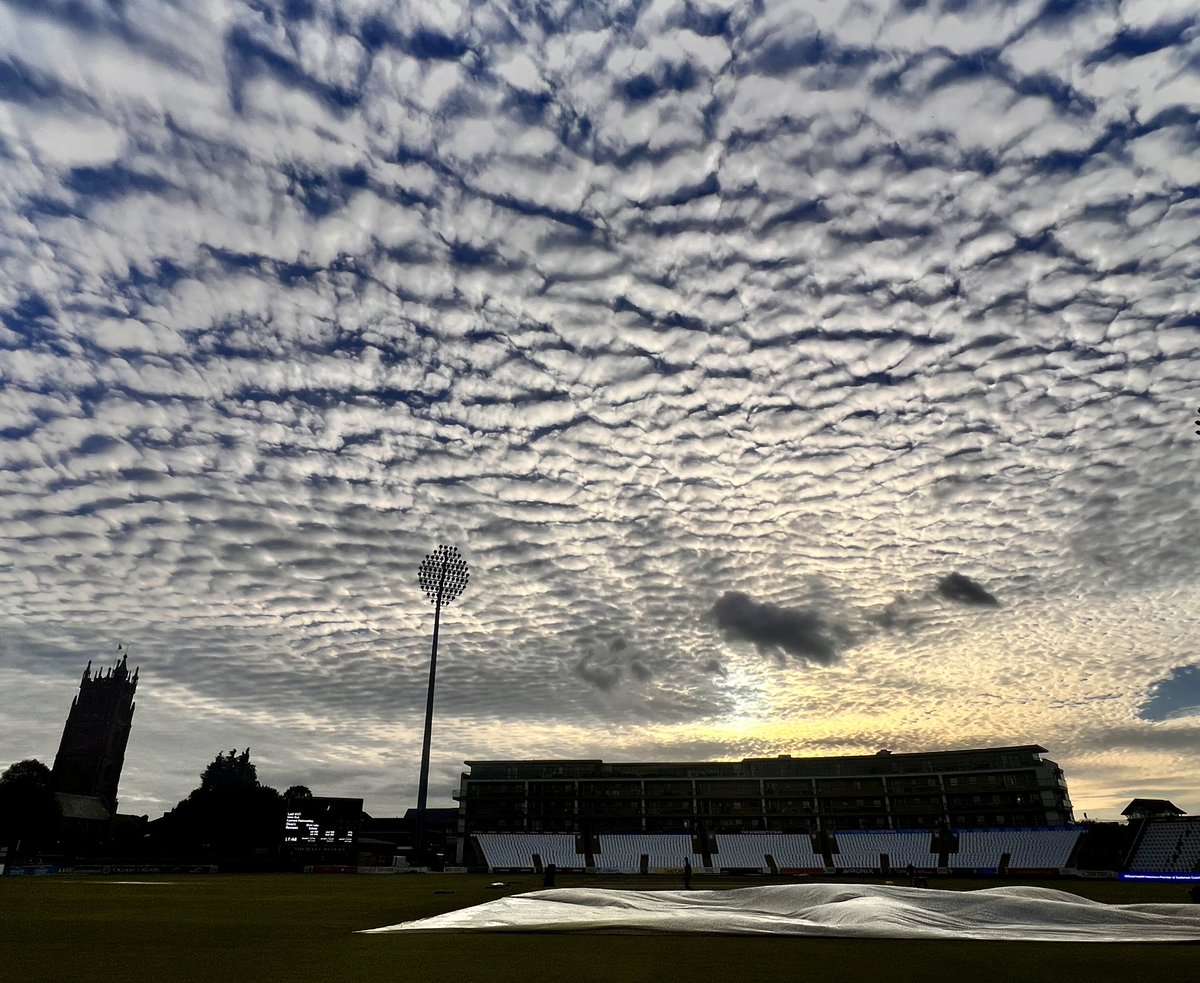melindafarrell's tweet photo. One more day of the County Championship. I think I’ve enjoyed covering this season more than any other. It’s a privilege and a joy, not least because of scenes like this. 
🏏 ⛅️ ❤️ https://t.co/YeNuZwmi6g
