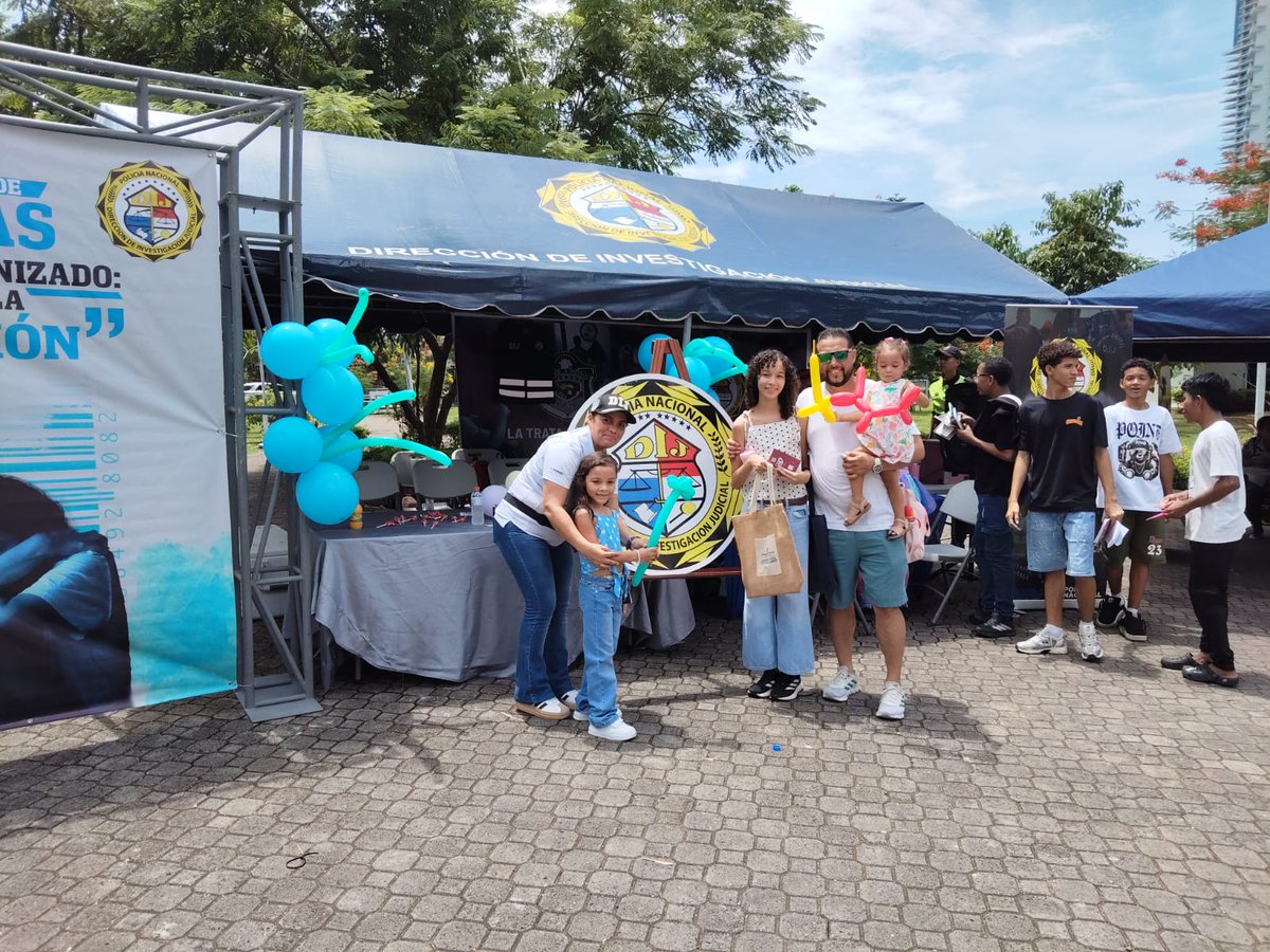 policiadepanama's tweet photo. A través de la #DIJ, participamos en la Feria Familiar de #Conapredes, realizada en el Parque Urracá, en conmemoración del Día Internacional contra la Explotación Sexual y la Trata de Personas, promoviendo la prevención, orientación y sensibilización sobre esta problemática. https://t.co/Zfn1eOv4nx