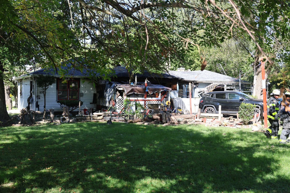 IFD_NEWS's tweet photo. 10:37 AM - #IFD Firefighters rescued and resuscitated a 63 year old woman after her house caught fire and she became trapped. Multiple calls to MESA 911 reported flames showing from the front of the structure at 220 S Fenton Ave and the fire was upgraded to working while enroute. https://t.co/0aHF5MtliC