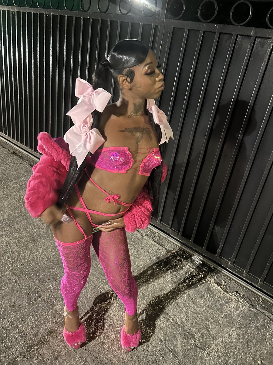 BootyDimee's tweet photo. I Ping Bing And Bring It Back In All Bluss 💰 https://t.co/xK4kWEbSH7