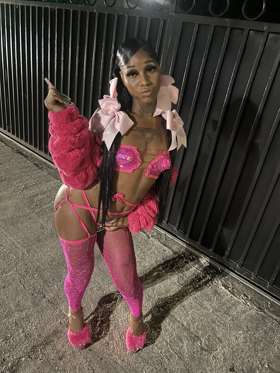 BootyDimee's tweet photo. I Ping Bing And Bring It Back In All Bluss 💰 https://t.co/xK4kWEbSH7