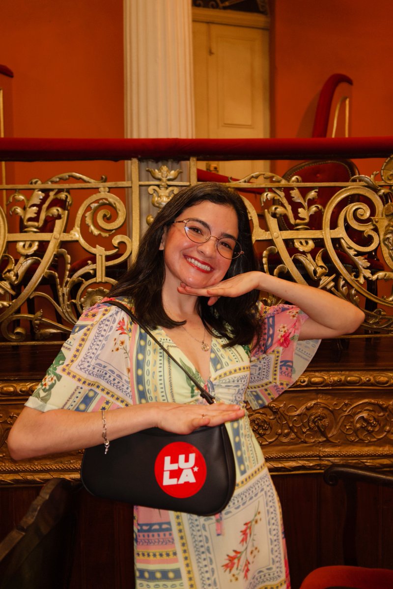aedebora3's tweet photo. ontem eu consegui entrar no teatro e ver filmes duvidosos e fazer o L várias vezes https://t.co/Gl3puRGDg6
