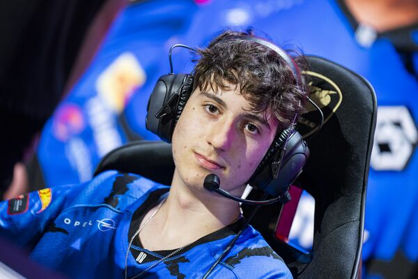 LeagueOfSeals's tweet photo. Pure lane dominance from SC Exofeng 🇧🇬 on Yunara in the win vs Colossal Gaming!

4/1/9 KDA
+1500 gold at 15 minutes https://t.co/zLZdEftIf4