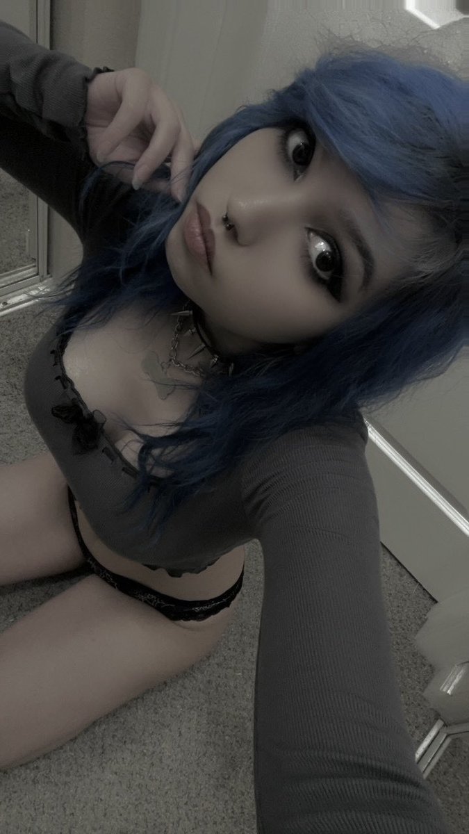 Bunnyfangs's tweet photo. Do you think of me? 🖤 https://t.co/0St7LpsQDJ