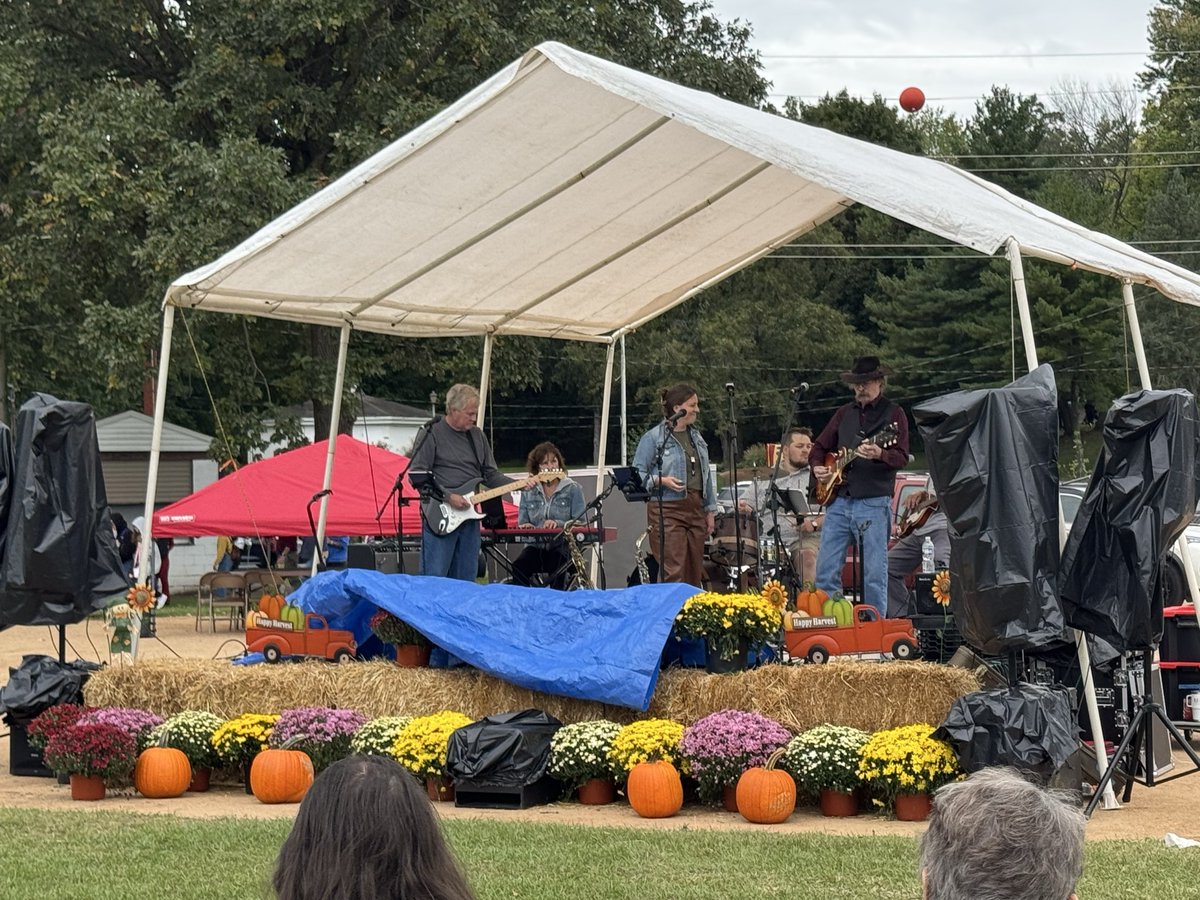 RepDelozier's tweet photo. Today at Apple festival in New Cumberland Boro lots of people ignoring Mother Nature and enjoying the vendors, food trucks, music and scarecrow making!! All food trucks like Quinn’s Coffee Bar were very busy. https://t.co/9rxiTi8mp0