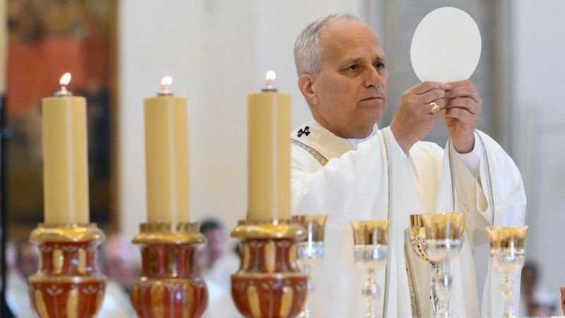 MenteCorpore34's tweet photo. https://t.co/Pg4Dwozj6C Un "pape superStar" #qui se désintéresse de La #Tradition #catholique ne saurait donner des leçons à qui que ce soit ☝️😇 #ilnyaque2voies
#adpopulum <VS< #adDominum https://t.co/qHIqftT2DF