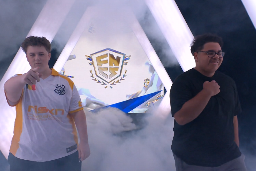 Brayfv_1's tweet photo. Biggest Duo at Globals ??? https://t.co/UTyBDGVyPa