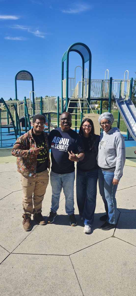 RashidaTlaib's tweet photo. We are out here working hard to elect @AbdulElSayed. I am so inspired that I will finally be able to vote for a MI senate candidate who supports Medicare for All, ending endless wars, stop funding the genocide the Palestinian people + protecting our water and air. #MedicareforAll #FreePalestine