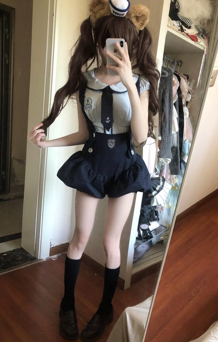 danielle65tt5's tweet photo. 深夜出炉！

在校高中学生，真不要🚪

有人要锐评我的福吗？

1：看福    2：看🐻

Luo照  实况！粉色的啊…… https://t.co/j2jJqBQwGH
