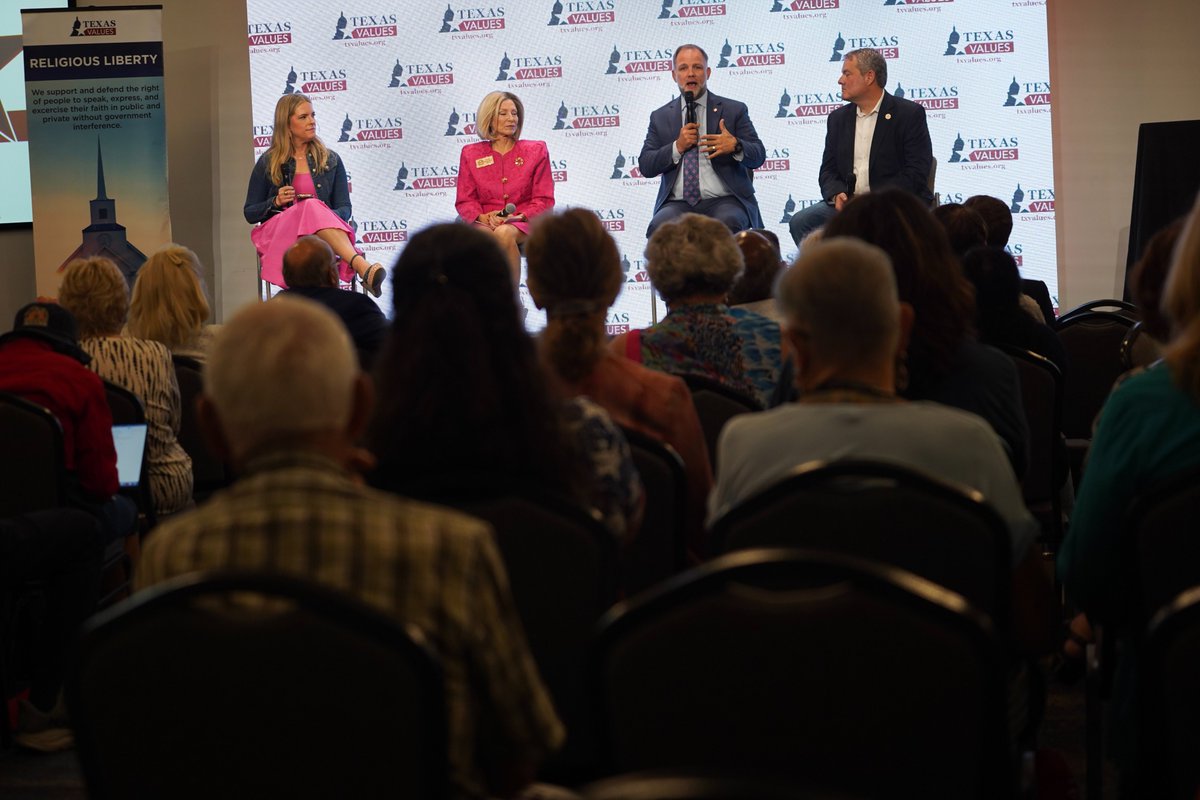 MeridithDyer_'s tweet photo. Texas Faith Fest, "Don't Sharia My Texas" https://t.co/nz0Mq1fbxn