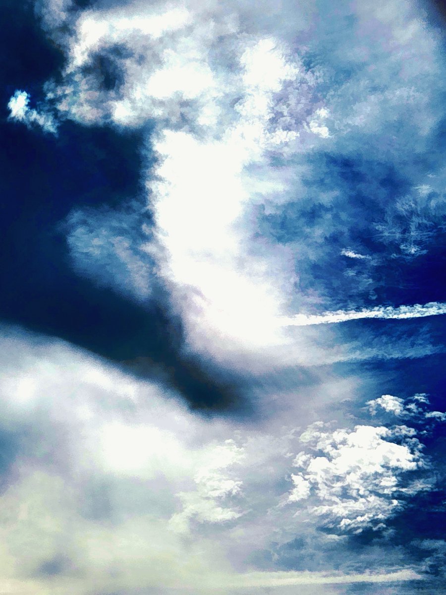 kittyluv14's tweet photo. ...strange sky... https://t.co/MjLasV0tqP