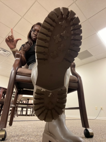 ineedshae's tweet photo. Don’t forget to shower your queen with what she deserves ! https://t.co/Xu94glxiAy https://t.co/lt5ujdLpHP