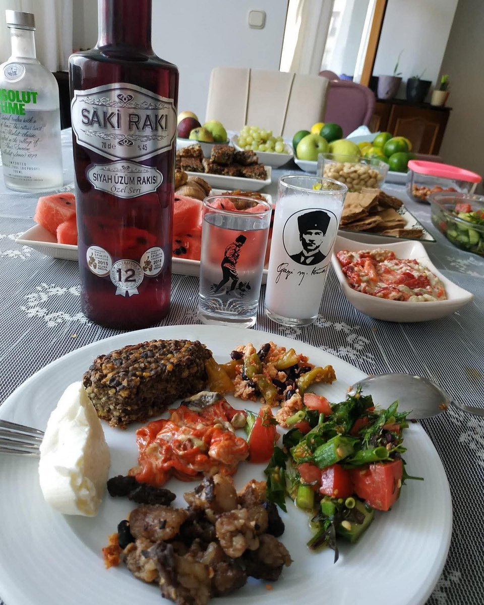 saplahaluk's tweet photo. Bütün arkadaşlarımın şerefine..
Atatürk düşmanlarının da taaaa AQ. https://t.co/8bga13iwWV