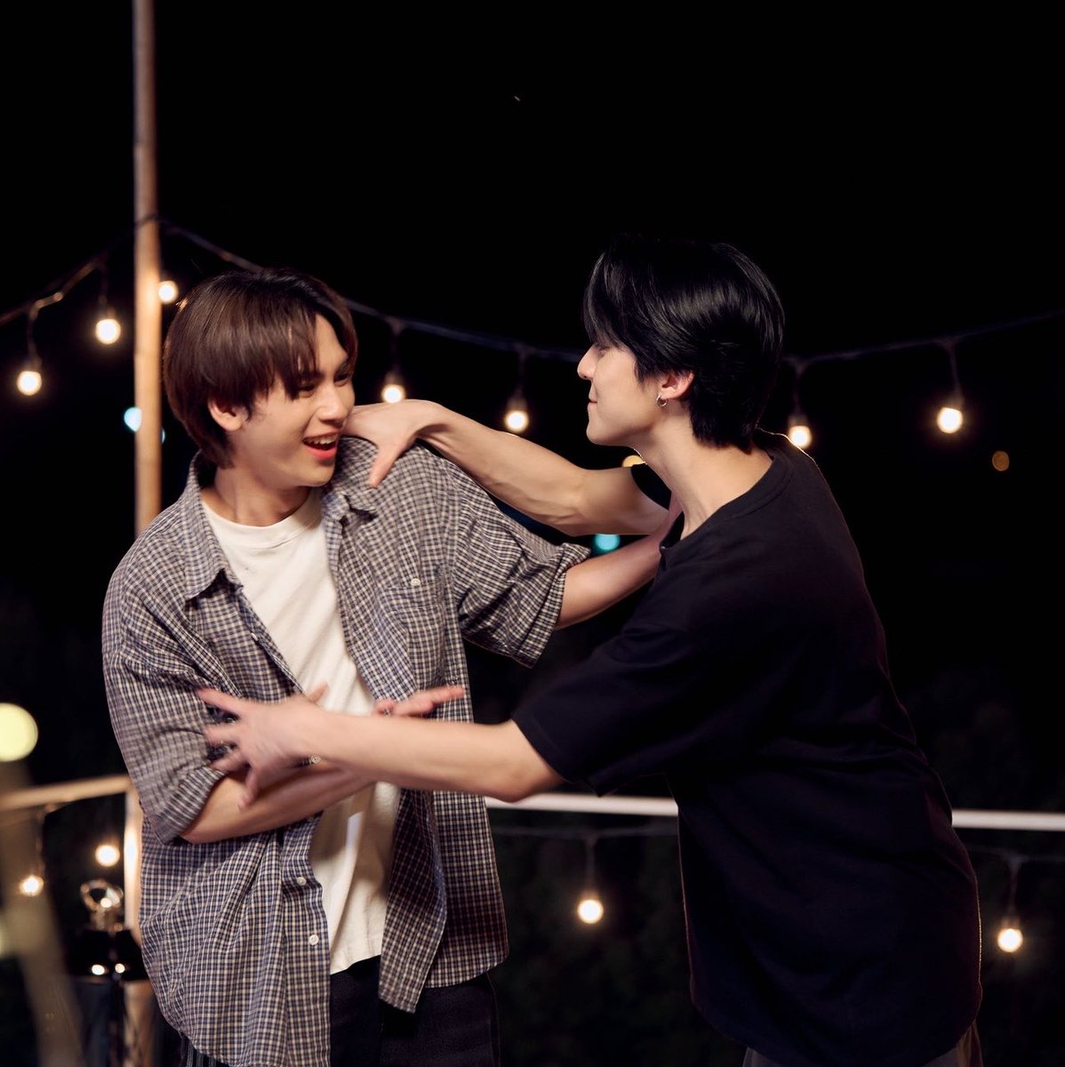stopmnstop's tweet photo. แตกต่างเหมือนเดิม เหมือนเอาชีวิตจริงมาเล่น https://t.co/wPdUYmfcOz