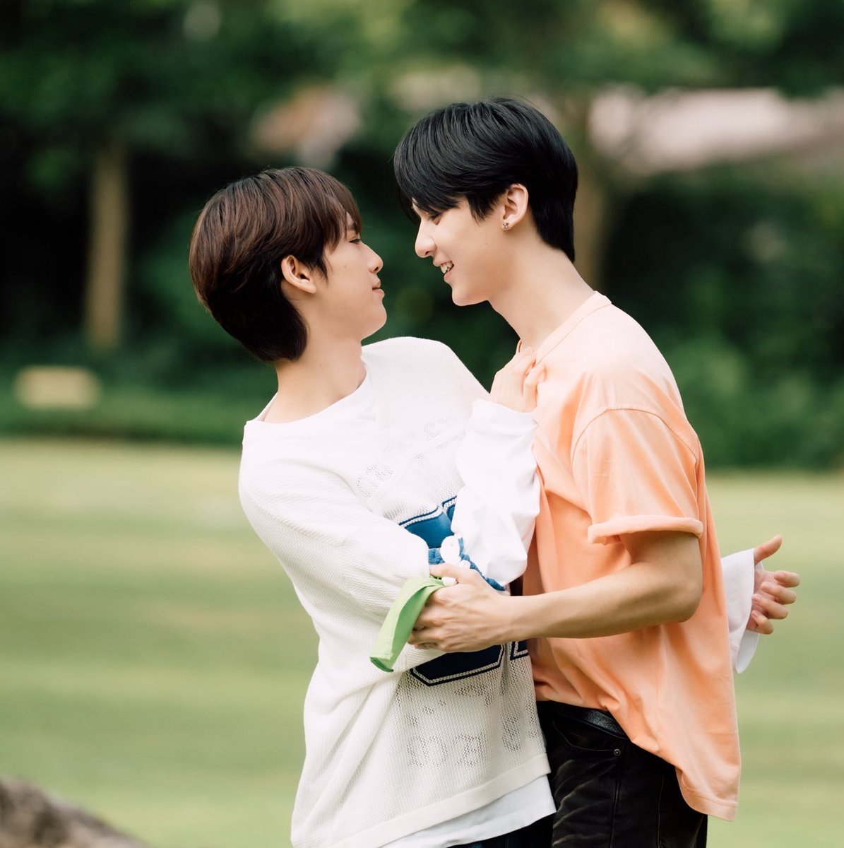stopmnstop's tweet photo. แตกต่างเหมือนเดิม เหมือนเอาชีวิตจริงมาเล่น https://t.co/wPdUYmfcOz