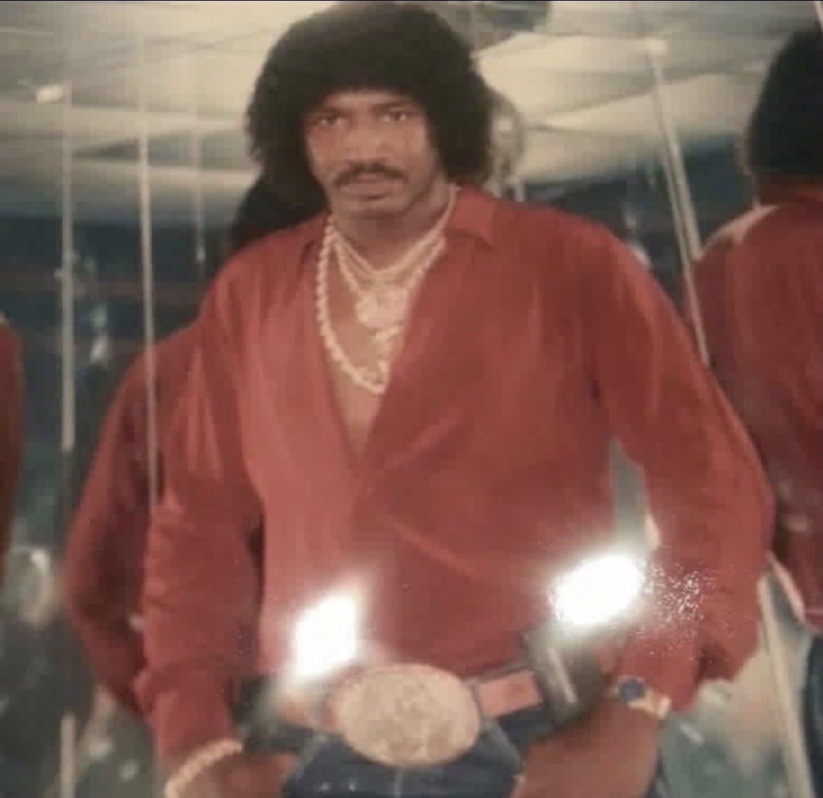 BigtaliR1's tweet photo. Living like Tony trip #80s #kingpin 👳🏽♂️💼🇲🇽 https://t.co/bJ0npLwU0M
