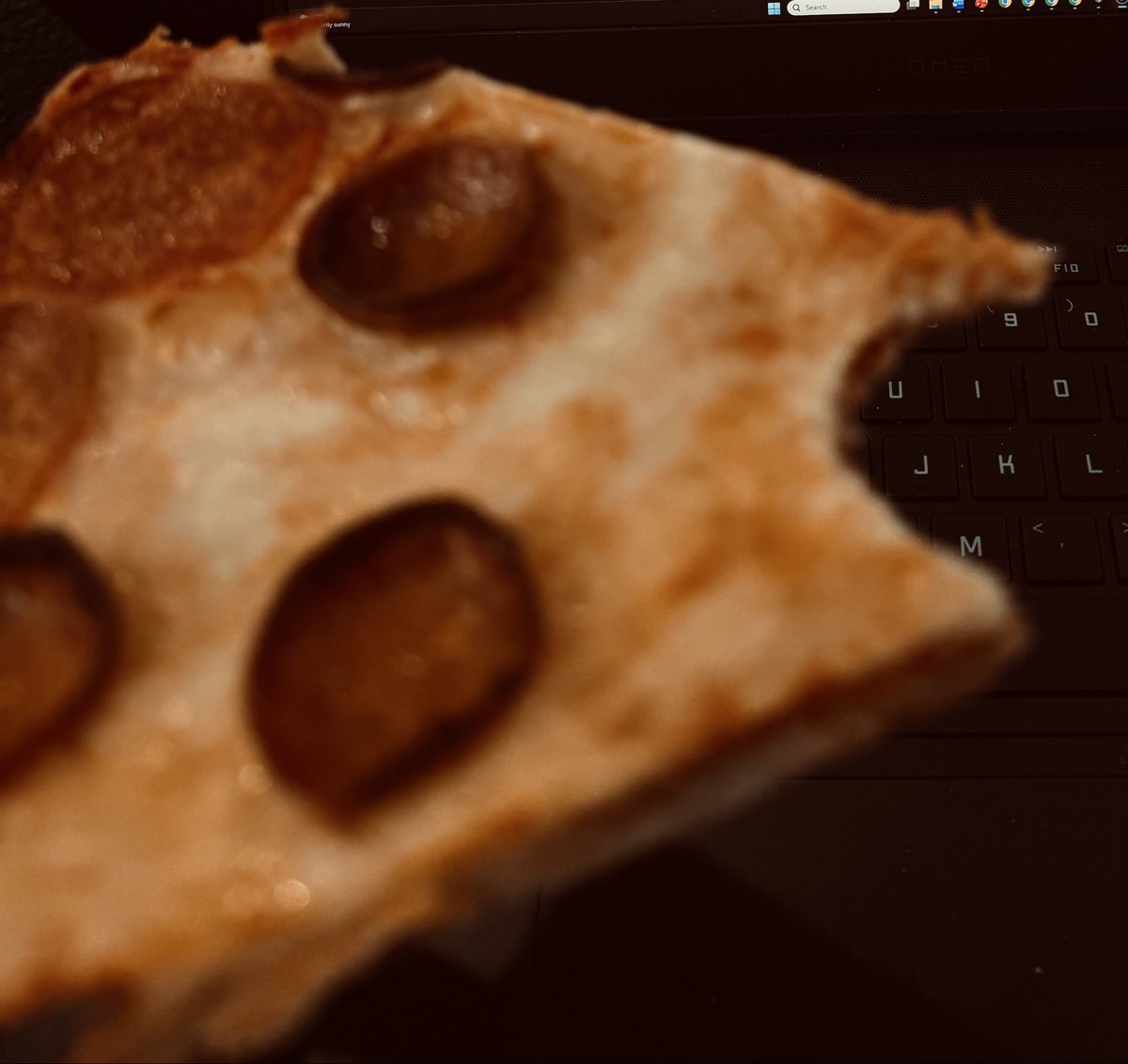 BuhrnFounder's tweet photo. Cold leftover pizza.
Missed the window.
Still lunch.
What’s a plate running you today? https://t.co/TRpsYjfmYR