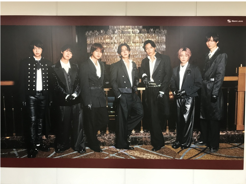 mine1989wine's tweet photo. JR新宿駅東口
思わず📸📸
結成19周年おめでとうございます🎉✨
#HeySayJUMP
#ハニカミ 💙 https://t.co/u1kg4M17kK