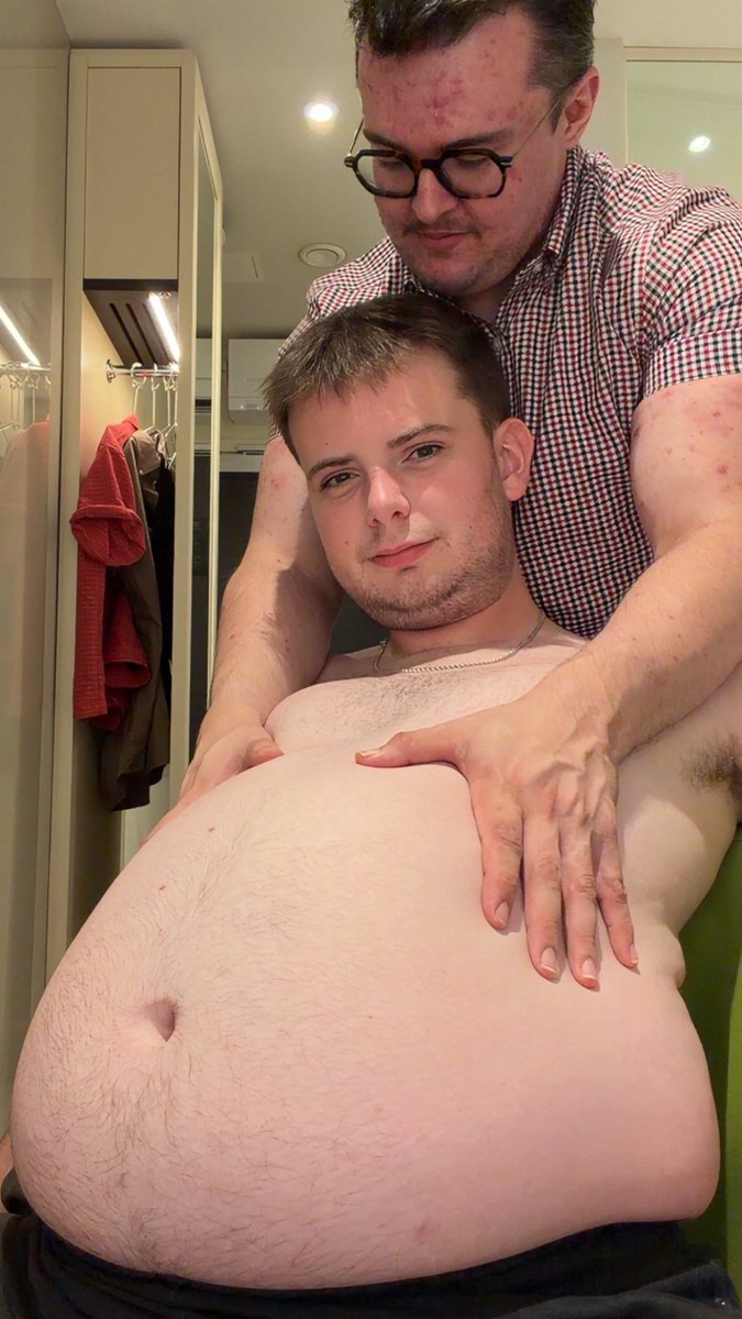 Hanselblimp's tweet photo. This belly always requires rubs 😉🫃🏻😈 https://t.co/Z9xuRkL9x9