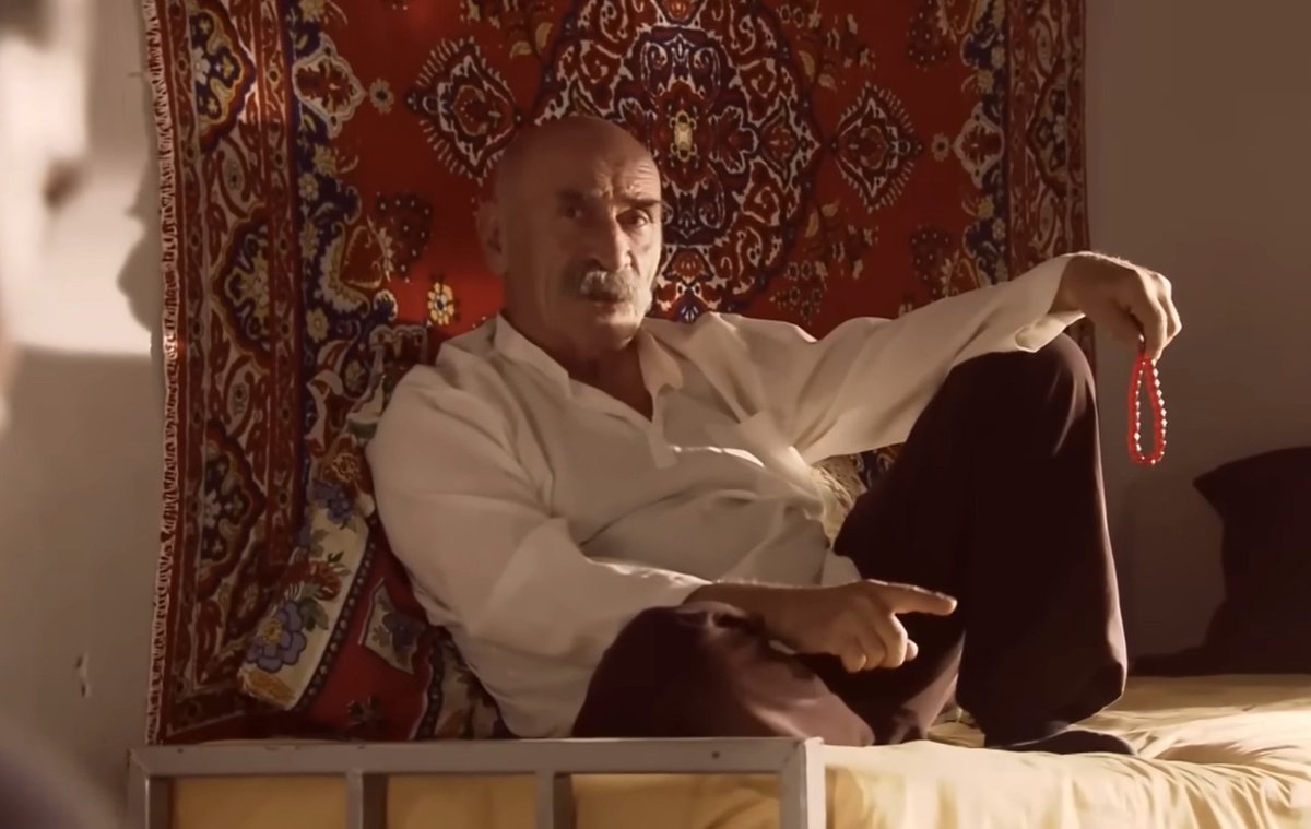 Karanizm_'s tweet photo. Sene 2009 Ozamanlar dizi sektöründe yeniyim Ezel bölüm 3 dublör olarak tesbih rölünü canlandırmıştım Dayının elinde güvendeyim... https://t.co/32pgA5LKWP