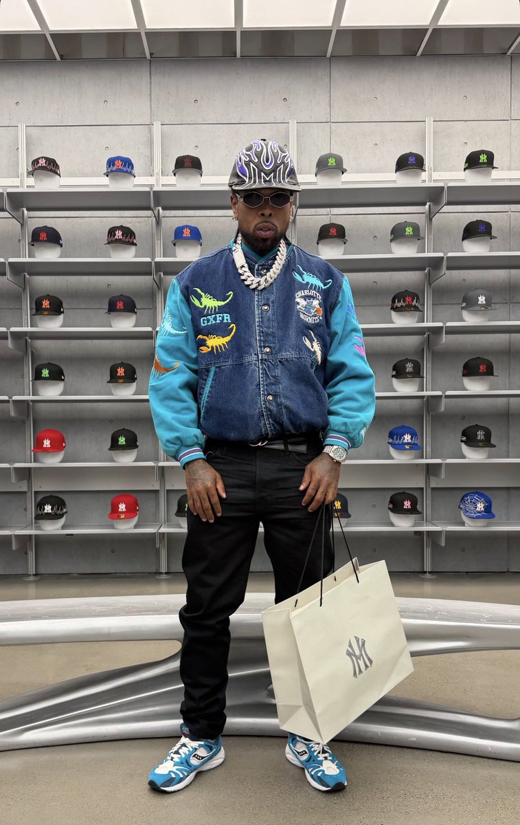 WESTSIDEGUNN's tweet photo. IF YOU DONT ANYTHING NOTHING ELSE… KEEP GOD FIRST 🦂 🤲🏽

CAME TO NYC TO TAKE THE KIDS ON A SHOPPING SPREE AND PLAY THE ALBUM FOR SOME FRIENDS 🔥🔥🔥🔥

SOMEBODY SAID “ YOU KNOW WHOEVER THEY SAY THE KING OF NY IS THEY CANT FUCK WITH U” 

I replied “JUST NY???” 

4TH QUARTER IS HERE… I THANK YALL FOR THE LOVE IN ADVANCE 🤲🏽🦂🤲🏽 🐐 ❤️❤️❤️🌹🌹🌹🌹

Ft WS POOTIE, WS ASA (fka WS BABY) & WS AJ 

#SUPERFLYGOD #GXFR #CULTURE #ICON #MICHELLE