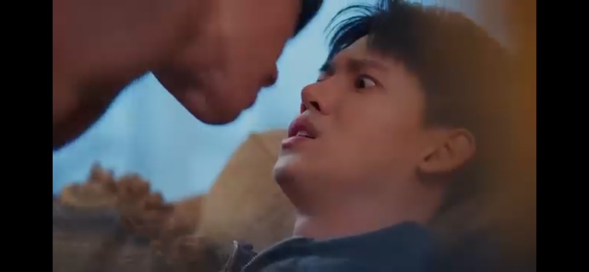 MACMAC88888888's tweet photo. Cuando vi el final del episodio 3 para el episodio 4,  una captura sin palabras! Noooo, nos falta 1 semana! 😭🤩🫠🤭

#PoliceinLoveEP3
PIL SERIES EP3 https://t.co/J1iQyUqmgd