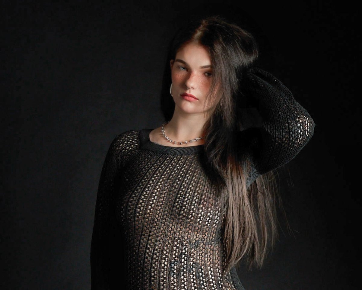Mis_Alkaline's tweet photo. Look closer... 

#nsfw #model #photoshoot #goon #wataa #seethrough https://t.co/NKxiaJRYyw