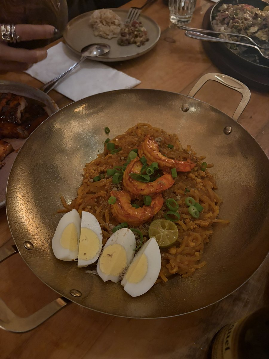 uniqlofanboy's tweet photo. #REALEATS #GODBLESSTHEPHILIPINES https://t.co/HeQIbF8cbf
