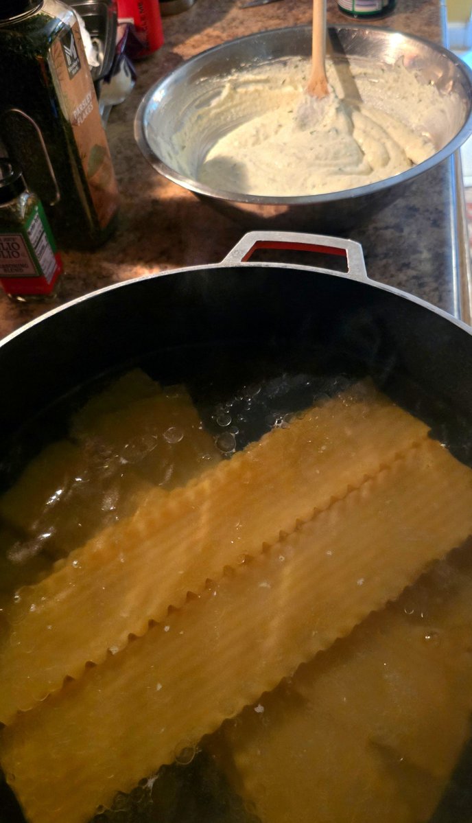chris_neto's tweet photo. Some days just call for a 10 lb lasagna with meatballs ๐ #Noreaster #Saturday #YesIcanCook https://t.co/3Hr5BBioAb