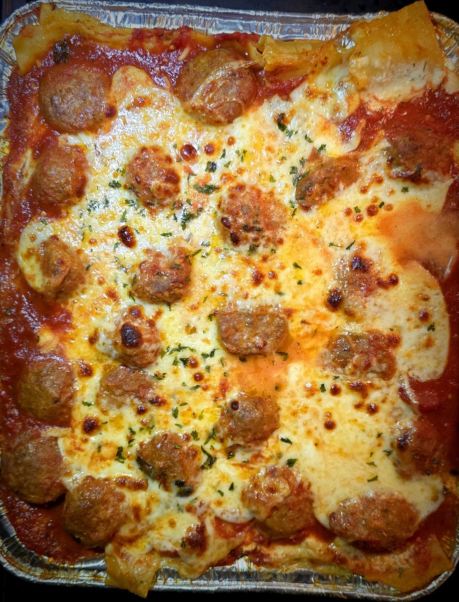 chris_neto's tweet photo. Some days just call for a 10 lb lasagna with meatballs ๐ #Noreaster #Saturday #YesIcanCook https://t.co/3Hr5BBioAb