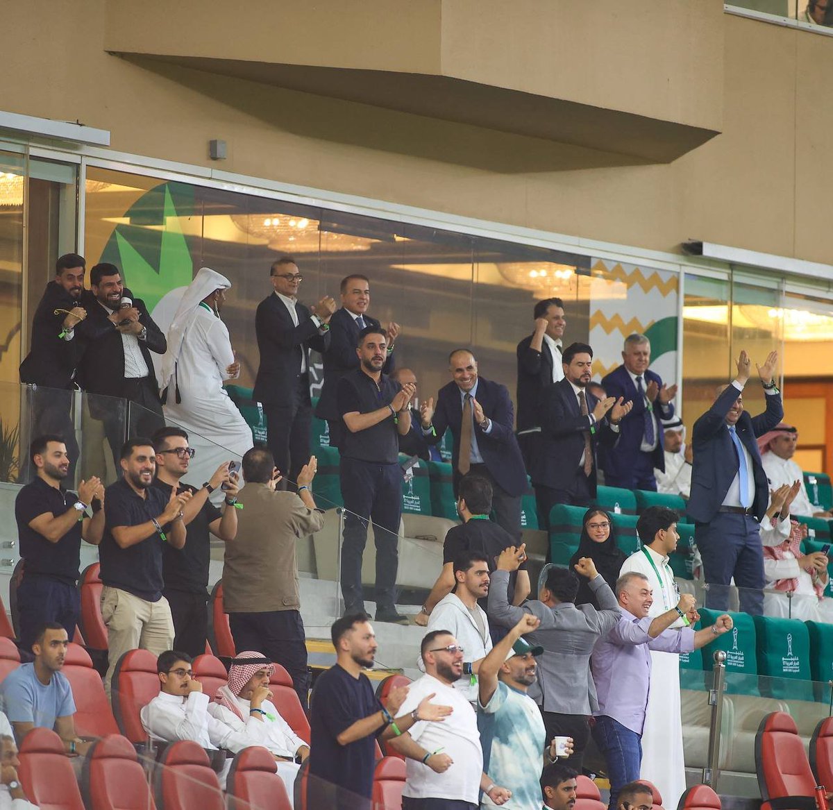khalidjassem74's tweet photo. الفوز المثير له مكافأته..

يونس محمود، رئيس الاتحاد العراقي، قرر صرف مكافأة للاعبين بعد الفوز 3-2 على الكويت.

انتصار أنعش آمال أسود الرافدين في التأهل لنصف نهائي خليجي 27.

#العراق #العراق_الكويت #خليجي_الديار_العربية27 https://t.co/7qcudNPTGj
