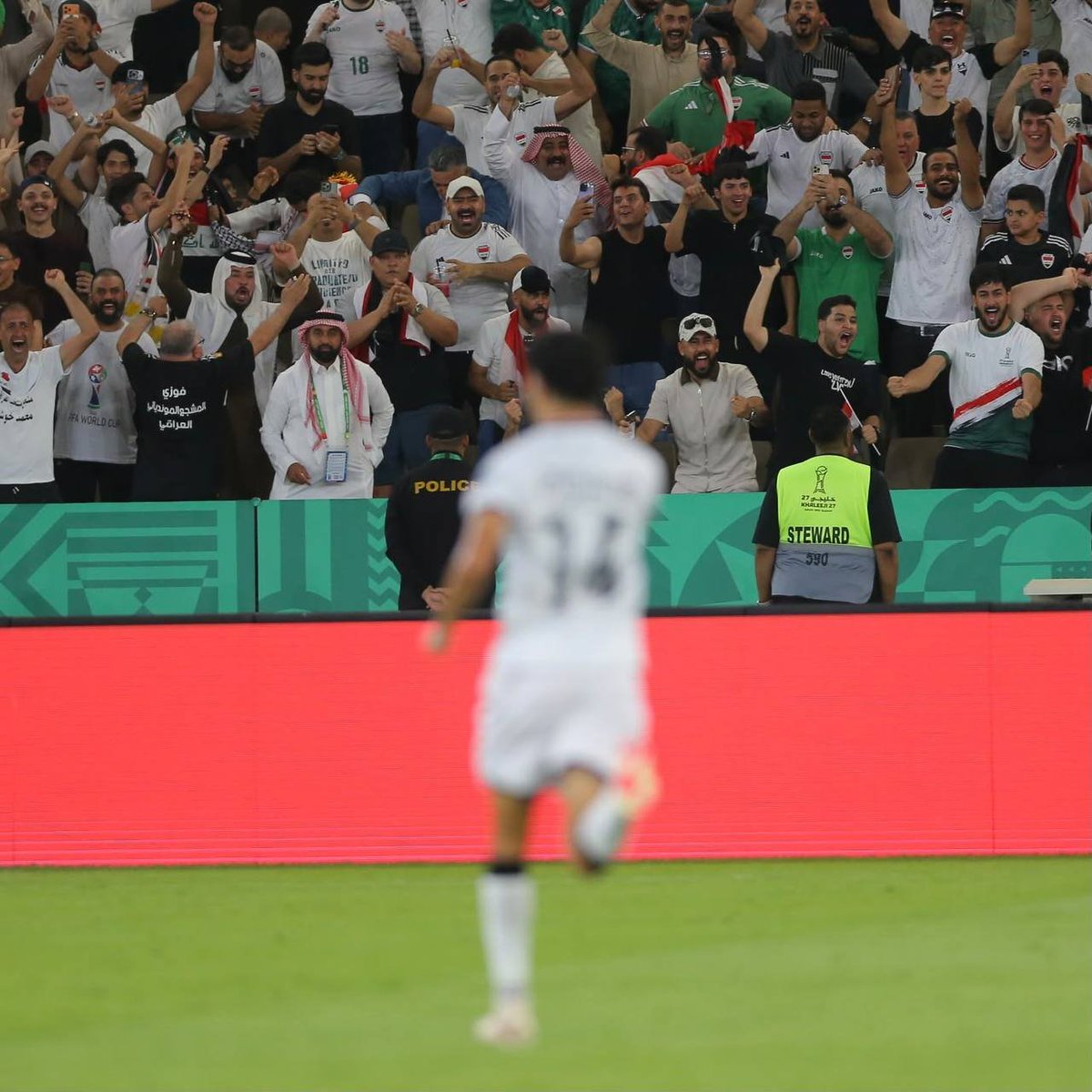 khalidjassem74's tweet photo. الفوز المثير له مكافأته..

يونس محمود، رئيس الاتحاد العراقي، قرر صرف مكافأة للاعبين بعد الفوز 3-2 على الكويت.

انتصار أنعش آمال أسود الرافدين في التأهل لنصف نهائي خليجي 27.

#العراق #العراق_الكويت #خليجي_الديار_العربية27 https://t.co/7qcudNPTGj